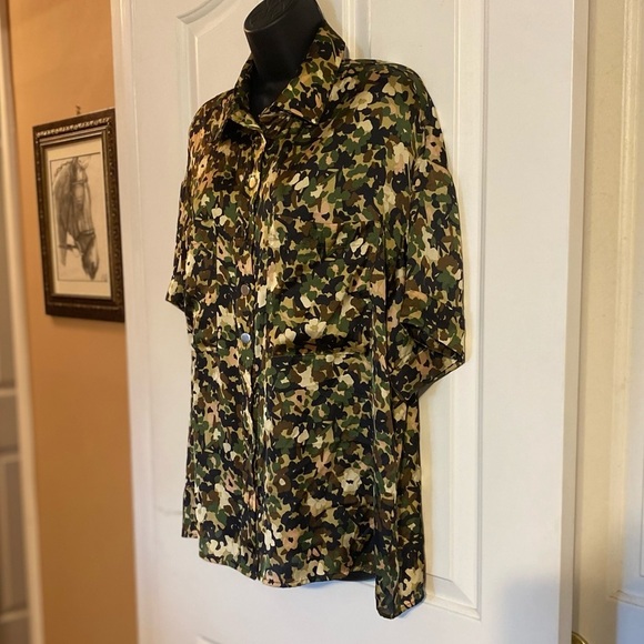 “ZARA” Button Down Oversized Camo Shirt - Picture 11 of 15